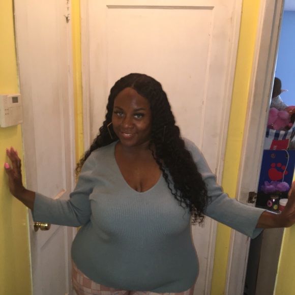Mint Sweater - Picture 1 of 3